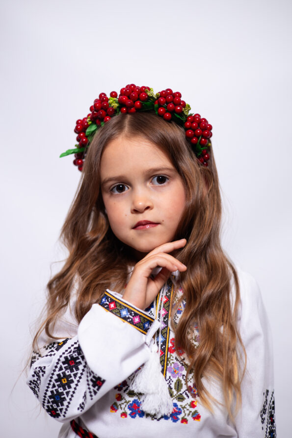 Віночок для дівчинки з калиною