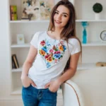 Футболка вишита жіноча з квітами