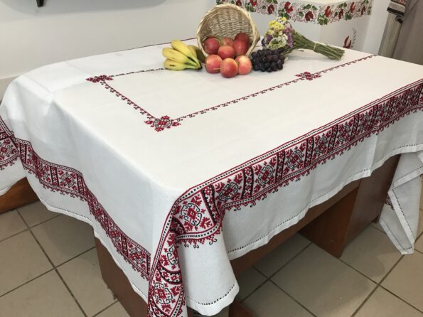 Вишиті скатертини купити ручної роботи
