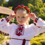 вишиванка для дівчинки з квітами