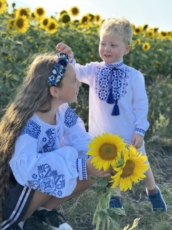 вишиванка для дівчинки блакитна
