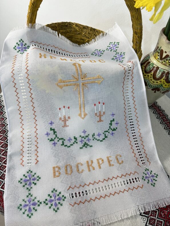 Вишитий рушник на кошик “Христос Воскрес”