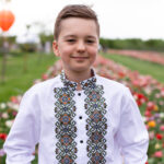 Вишиванка для хлопчика з геометричним візерунком