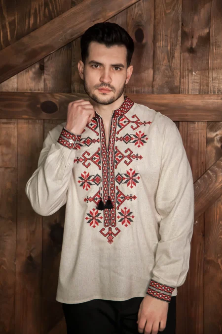 Чоловіча вишиванка «Козацька червона» з червоно-чорною вишивкою на грудях