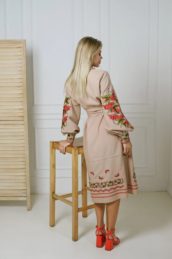 Сукня-вишиванка “Калина” зі спини