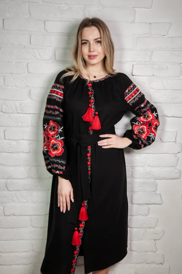 Сукня-вишиванка «Вогняна пелюстка» Жіноча сукня-вишиванка «Червоні маки» чорна з червоною вишивкою