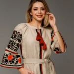 Деталі сукні-вишиванки “Квіткова” — крупний план рукавів