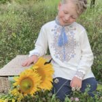 Вишиванка «Даніель» для хлопчика молочного кольору з блакитно-бежевою вишивкою